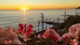 Море возле отеля